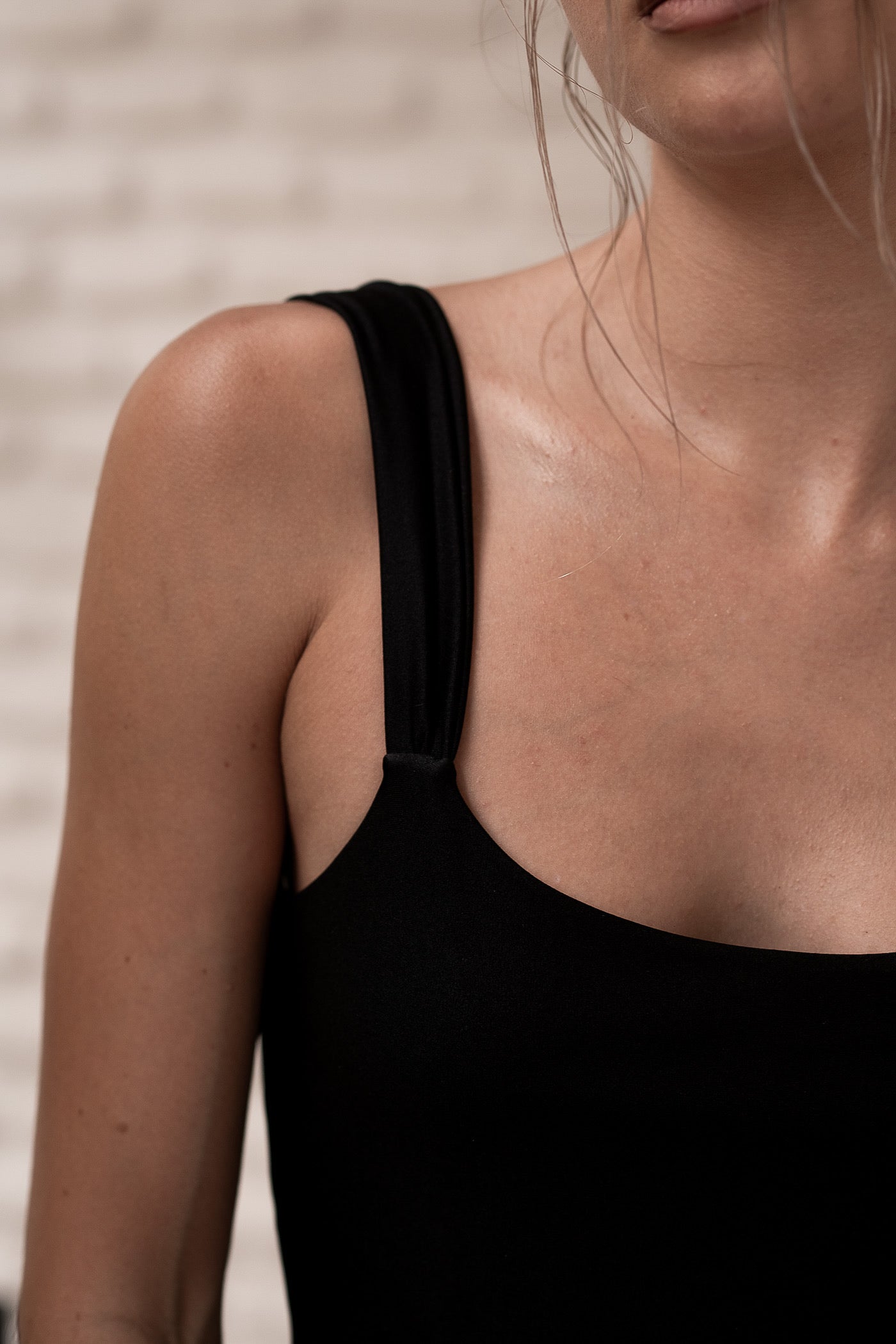 Body Nude Back Black